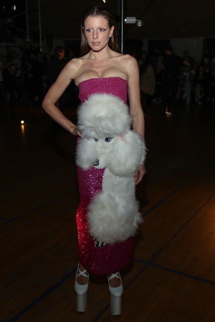 Julia Fox, Widerhoeft, heels, high heels, NYFW, New York Fashion Week, fashion week, front row, fashion show, New York City