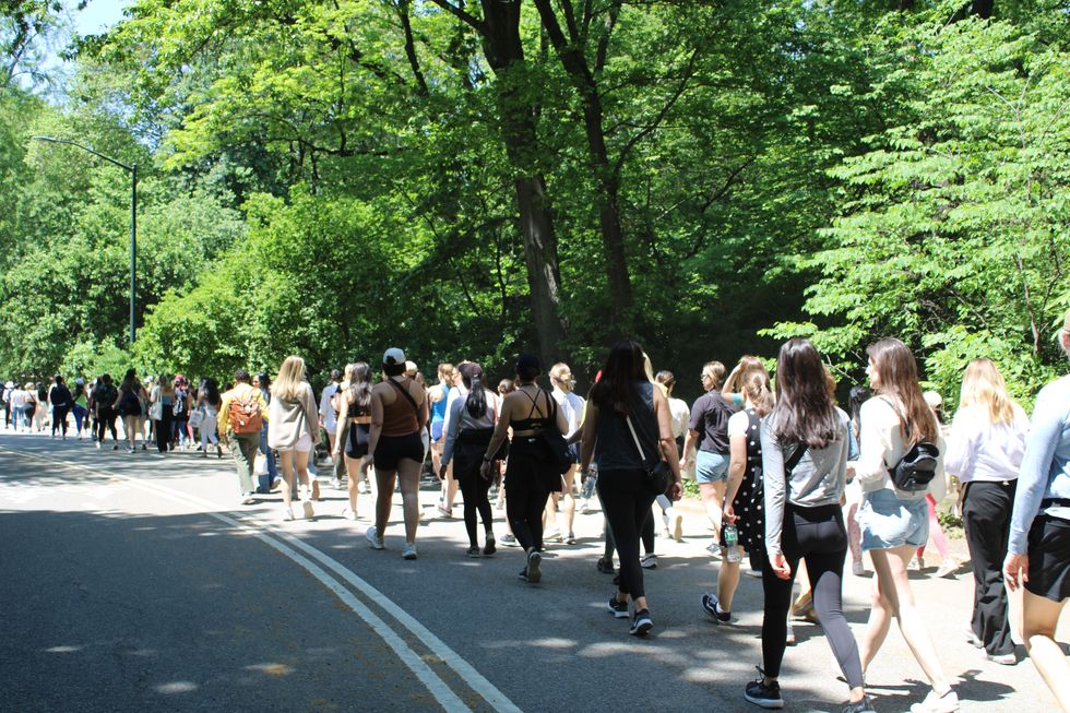 city girls who walk, new york city