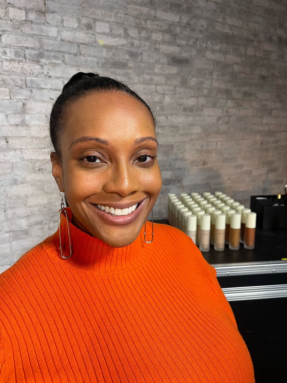 danielle james wearing gucci beauty éternité de beauté