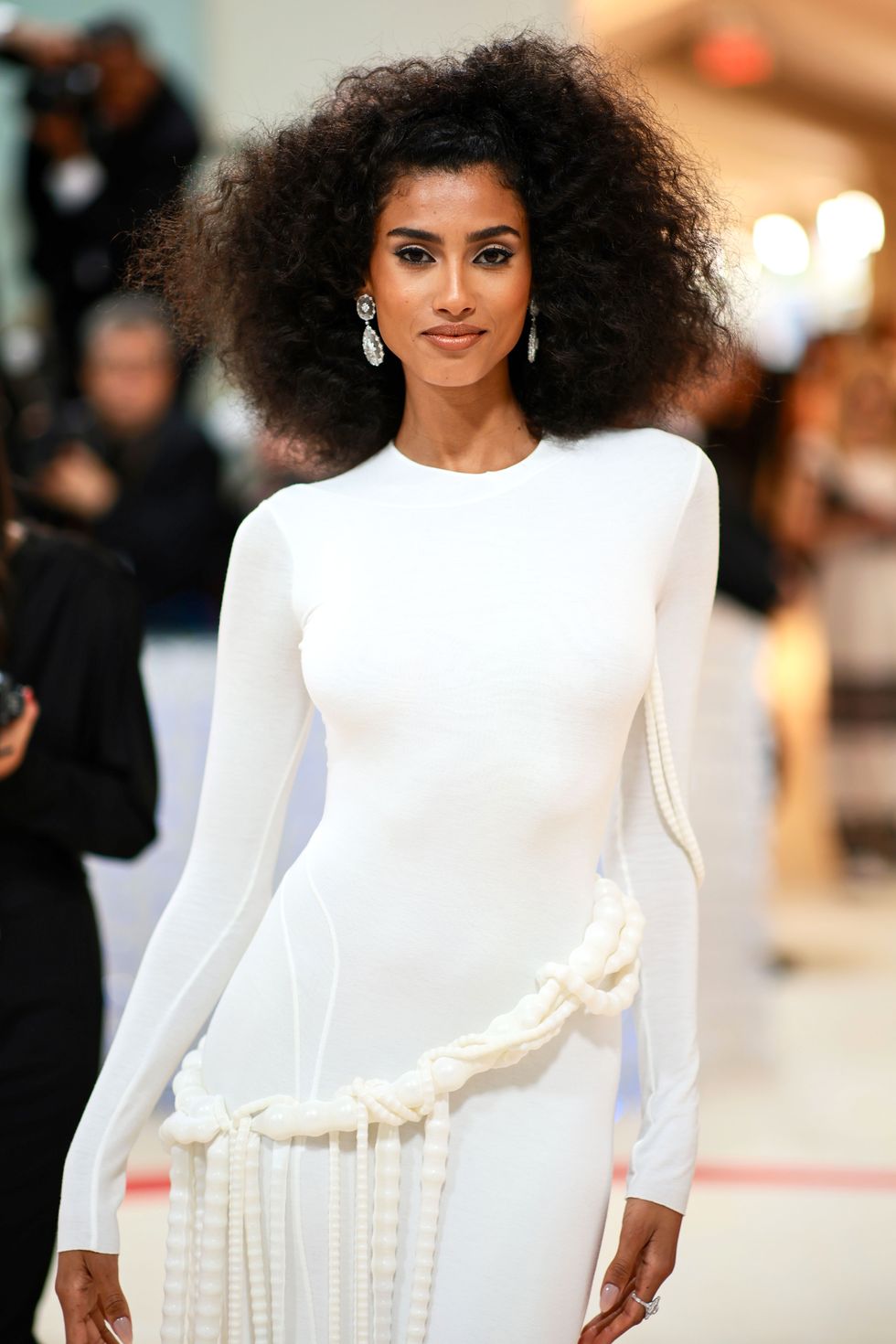 imaan hammam standing ground met gala